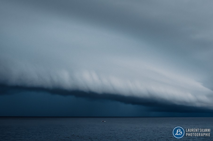 Shelf cloud d'un orage violent sur le lac Saint-Jean